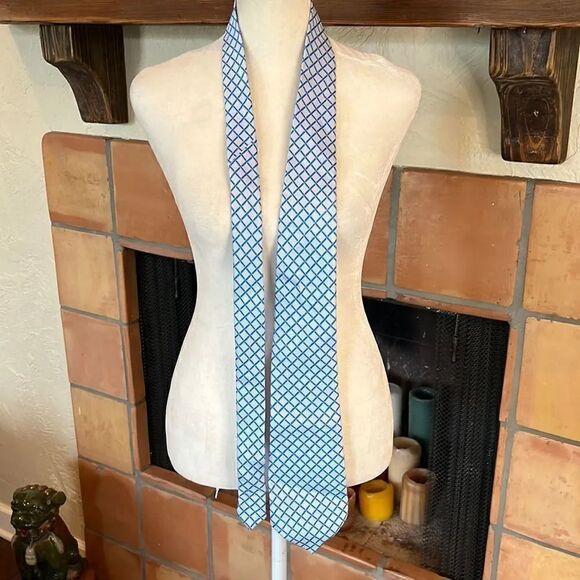 Giorgio
Armani 100% silk tie!  - Picture 1 of 6